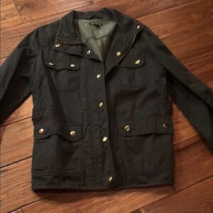 Black Bomber Jacket with Sturdy Fabric and Pointed Collar